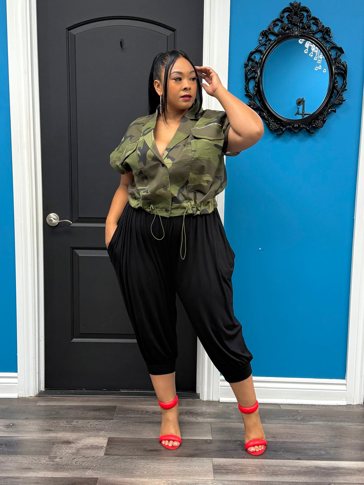 Black Tina Capri Pant
